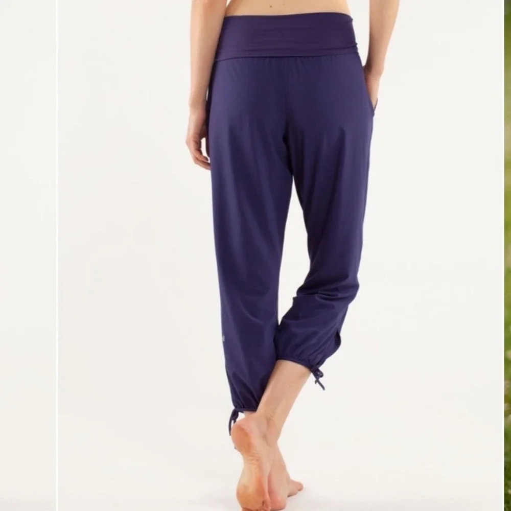 Lululemon Om Pants Purple High Rise Yoga‎ Joggers Adjustable Hem Size 6